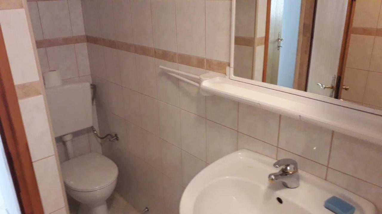 Apartment Hrgic Vir Esterno foto