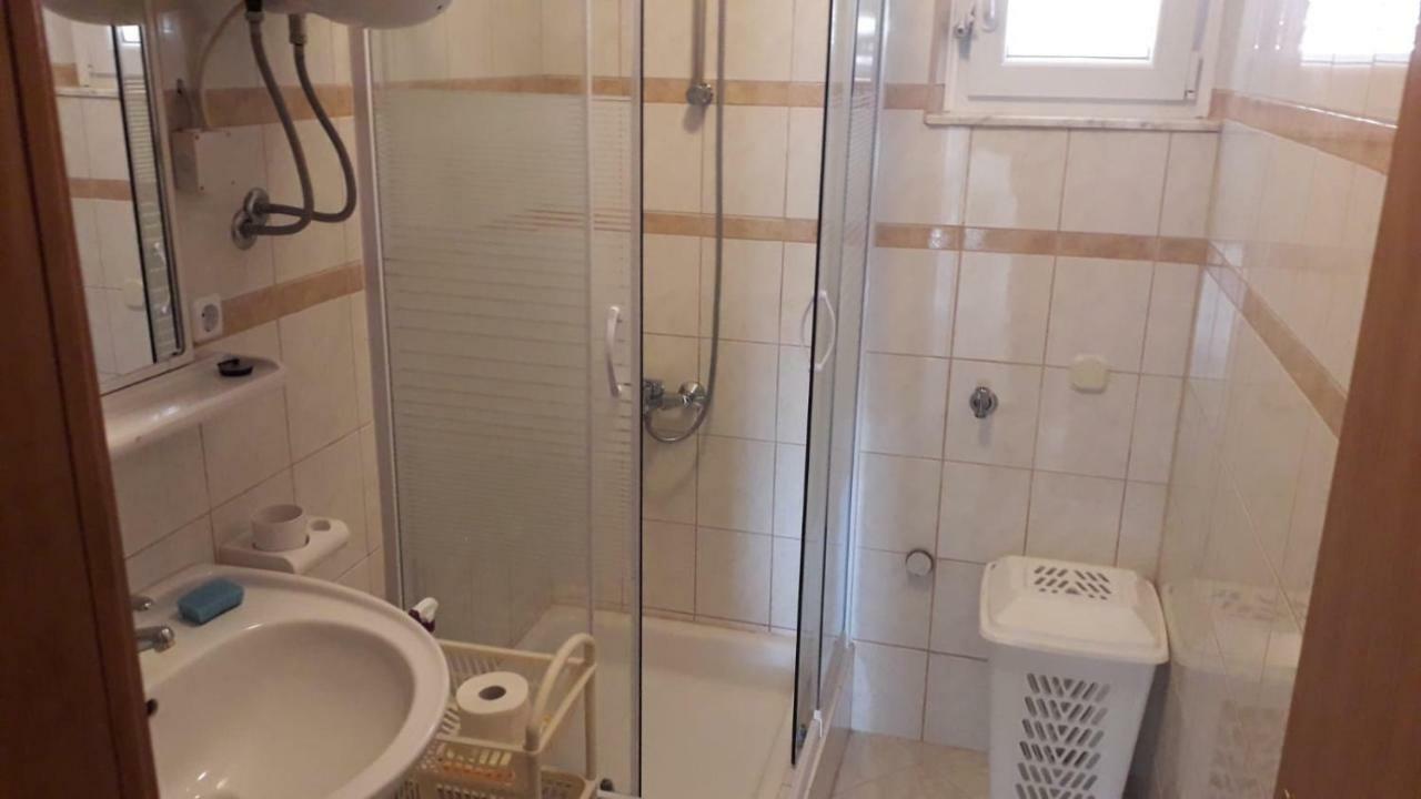 Apartment Hrgic Vir Esterno foto